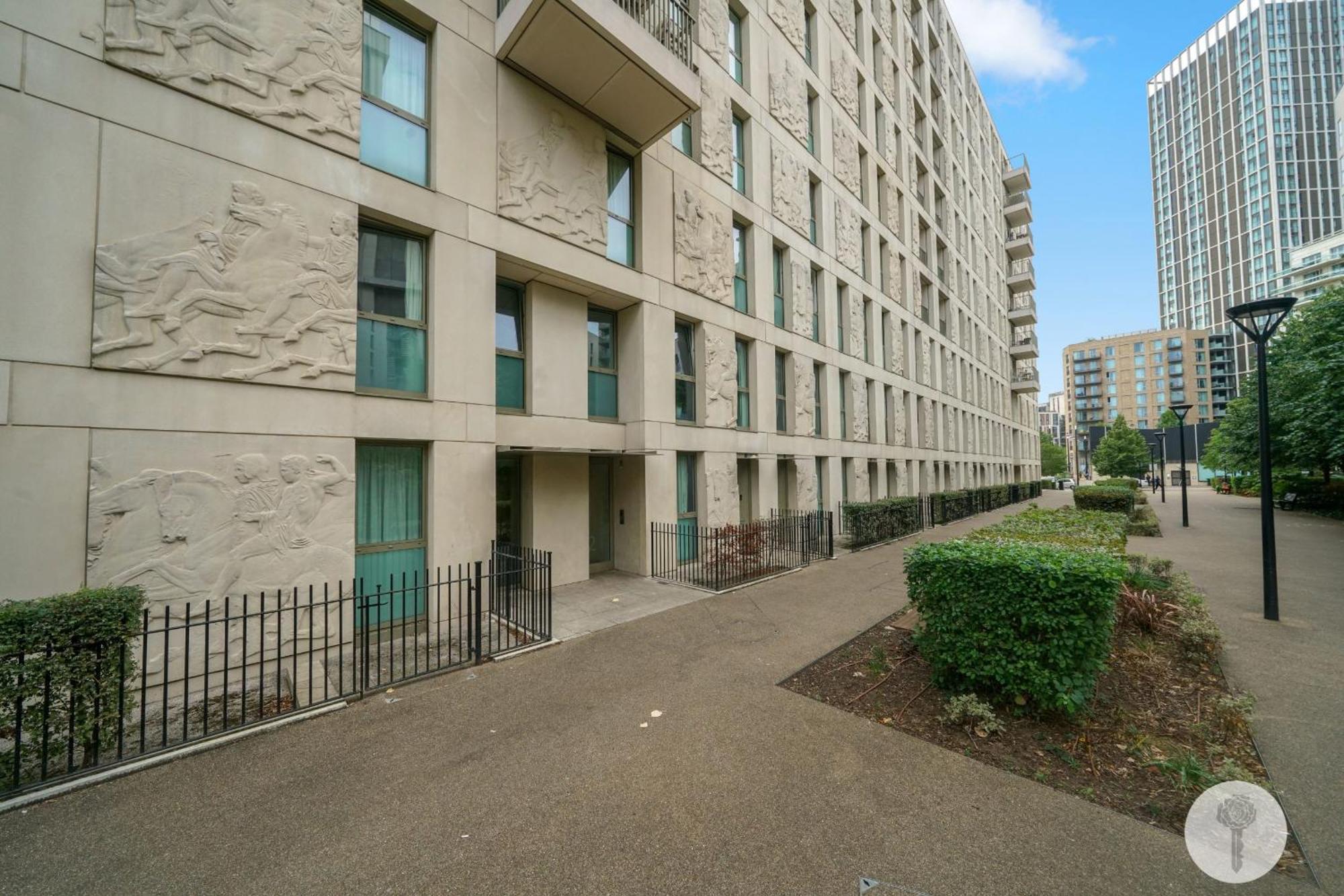 Amazing 2 Bedroom Flat In E20 London Exterior photo